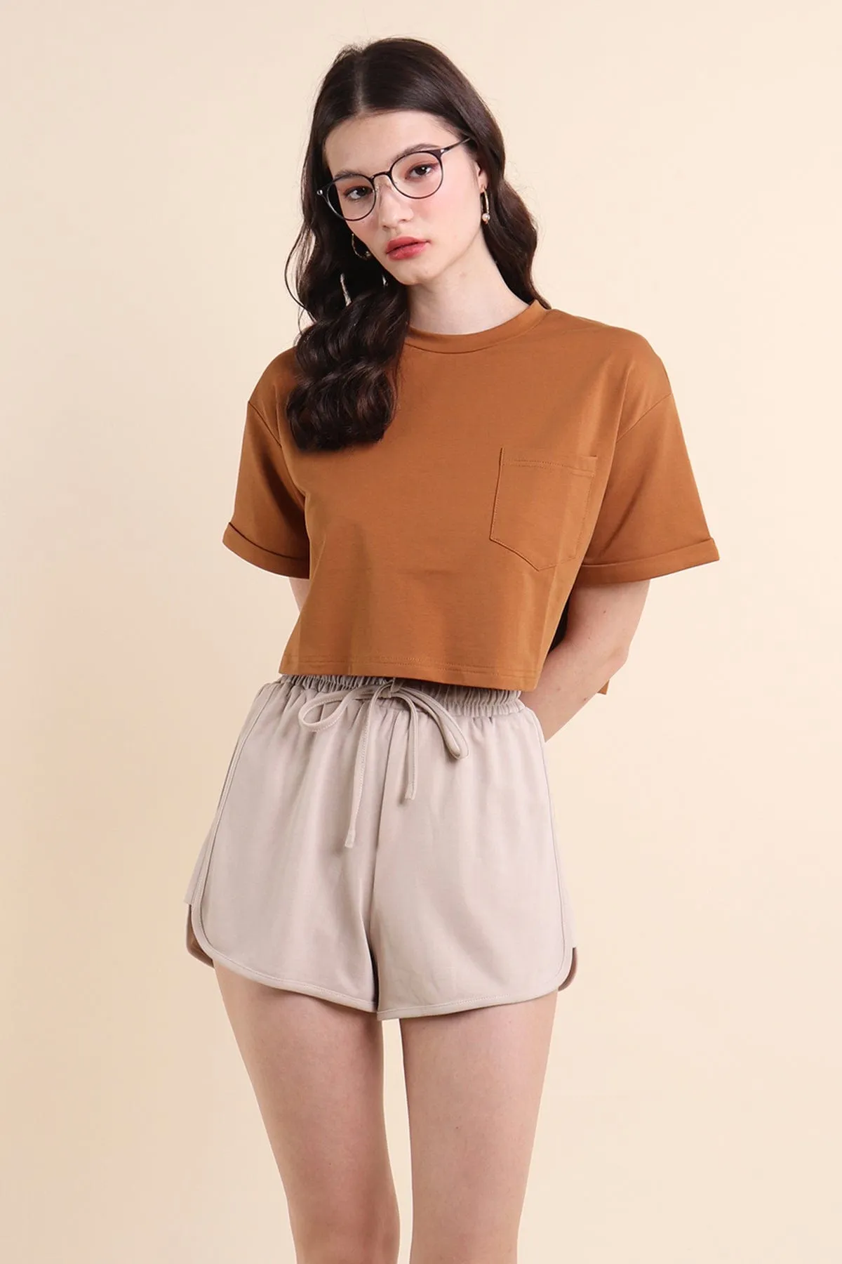 BASICS MINORI CROPPED BOXY TEE IN RUSSET BROWN