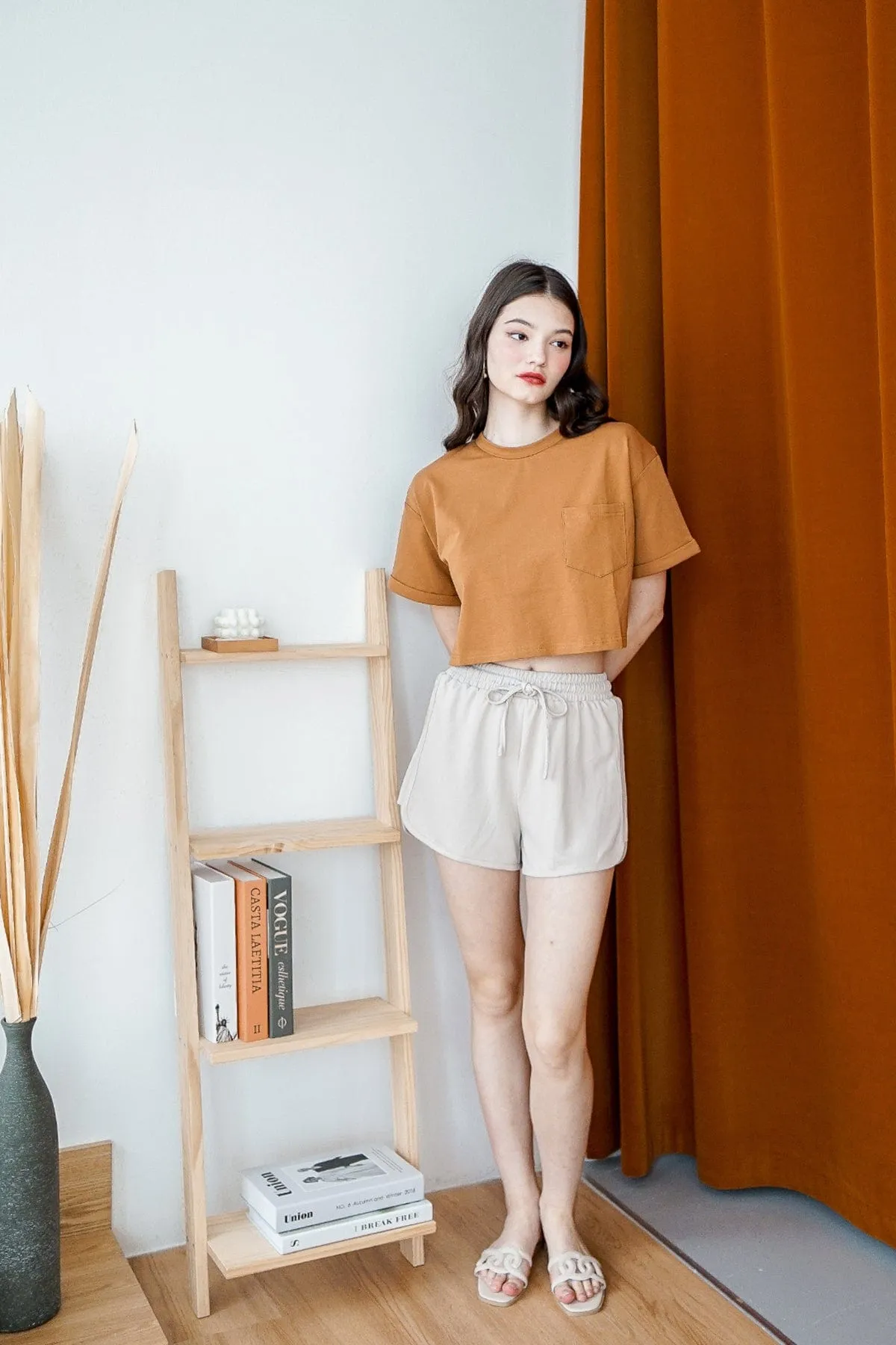 BASICS MINORI CROPPED BOXY TEE IN RUSSET BROWN