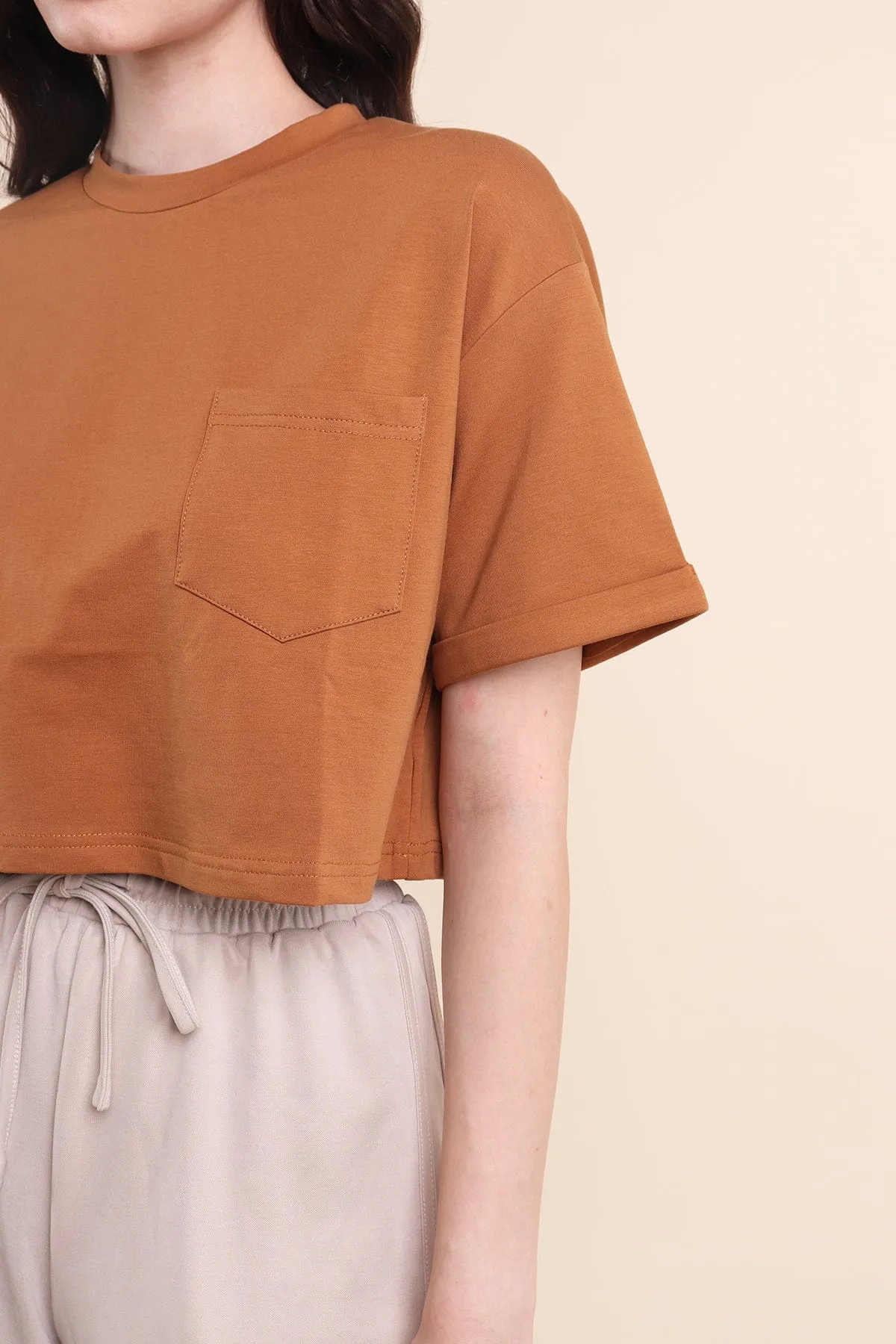 BASICS MINORI CROPPED BOXY TEE IN RUSSET BROWN