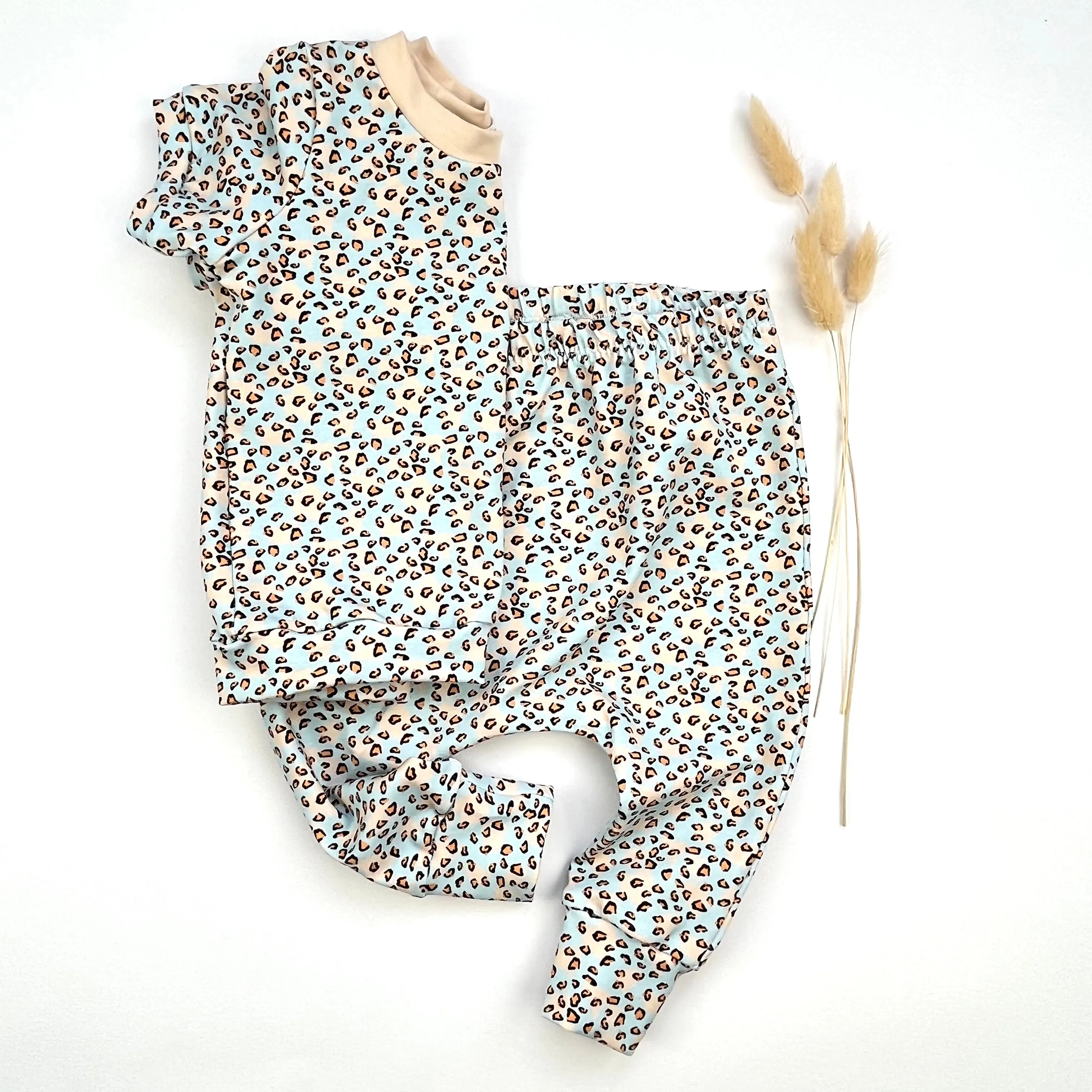 BLUE LEOPARD T-SHIRT - LONG OR SHORT SLEEVE