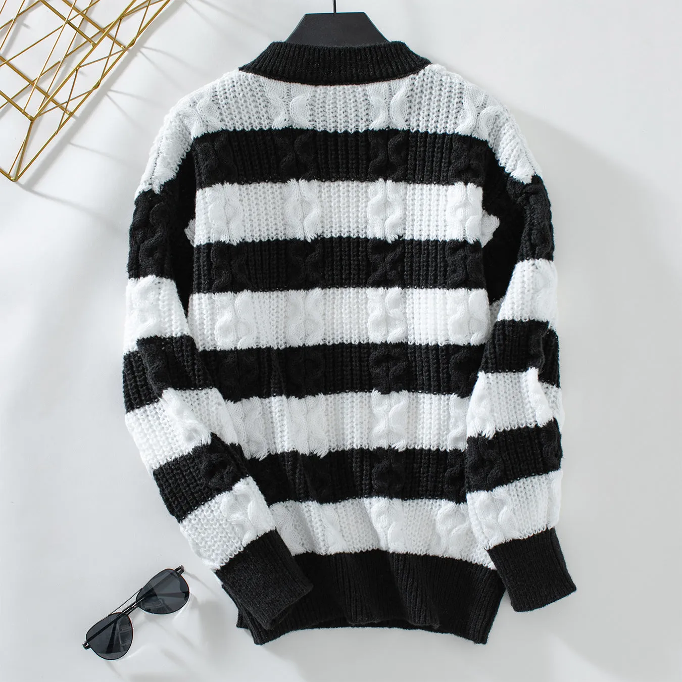 Color-Blocked Relaxed-Fit Jumper Perfect for Everyday Wear