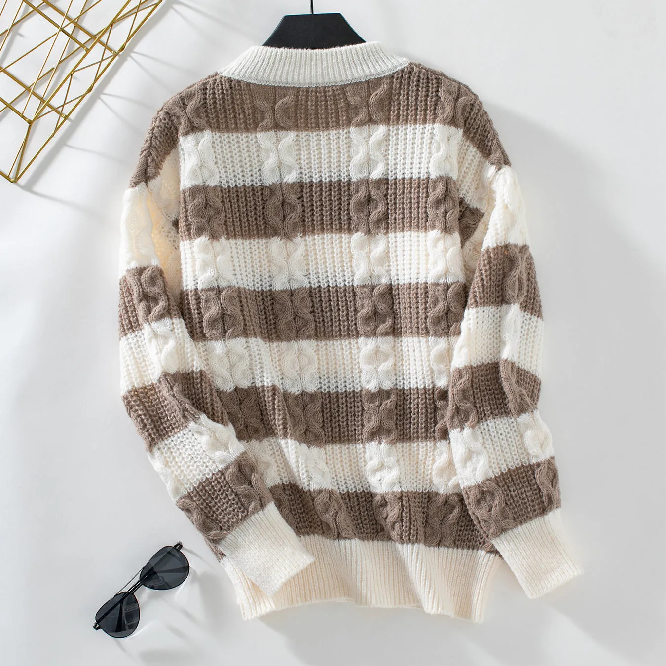 Color-Blocked Relaxed-Fit Jumper Perfect for Everyday Wear