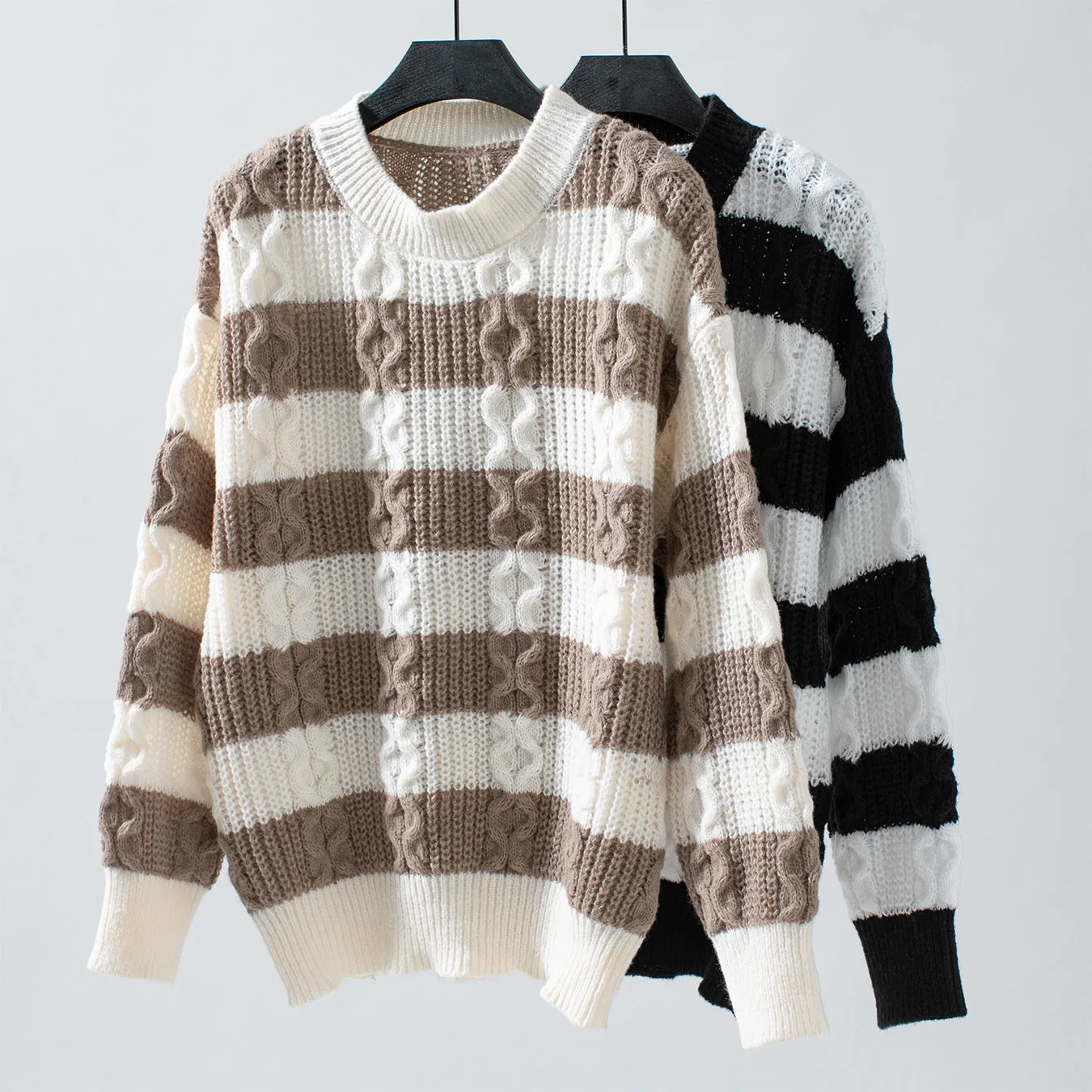 Color-Blocked Relaxed-Fit Jumper Perfect for Everyday Wear