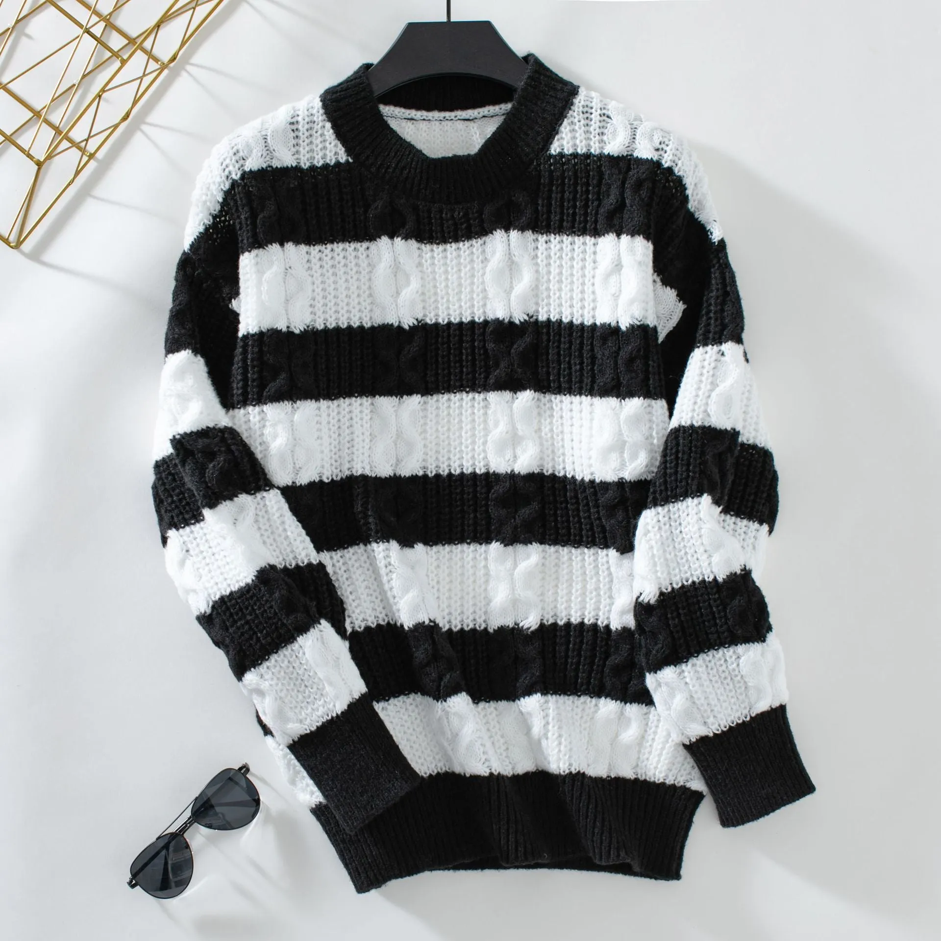 Color-Blocked Relaxed-Fit Jumper Perfect for Everyday Wear