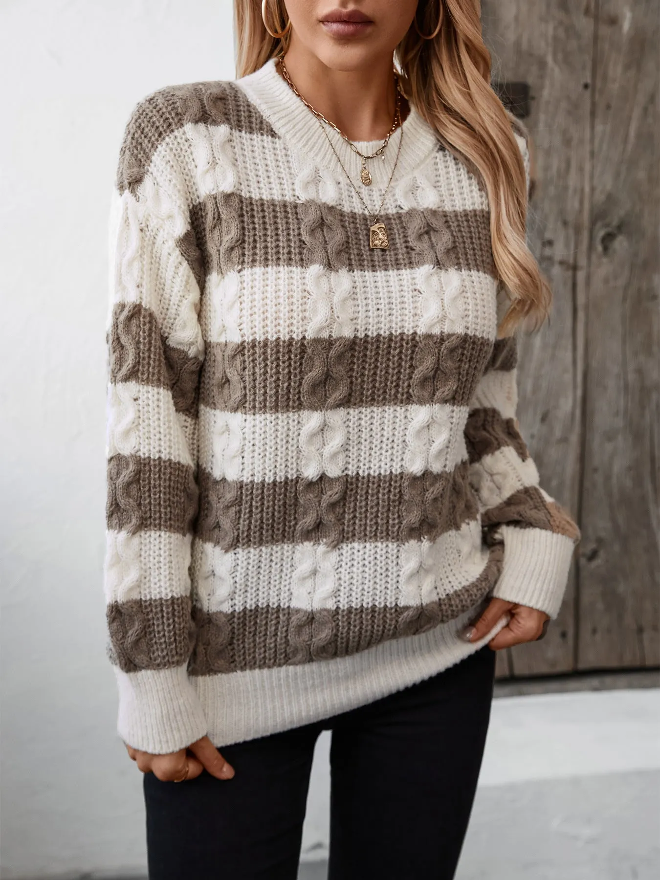 Color-Blocked Relaxed-Fit Jumper Perfect for Everyday Wear