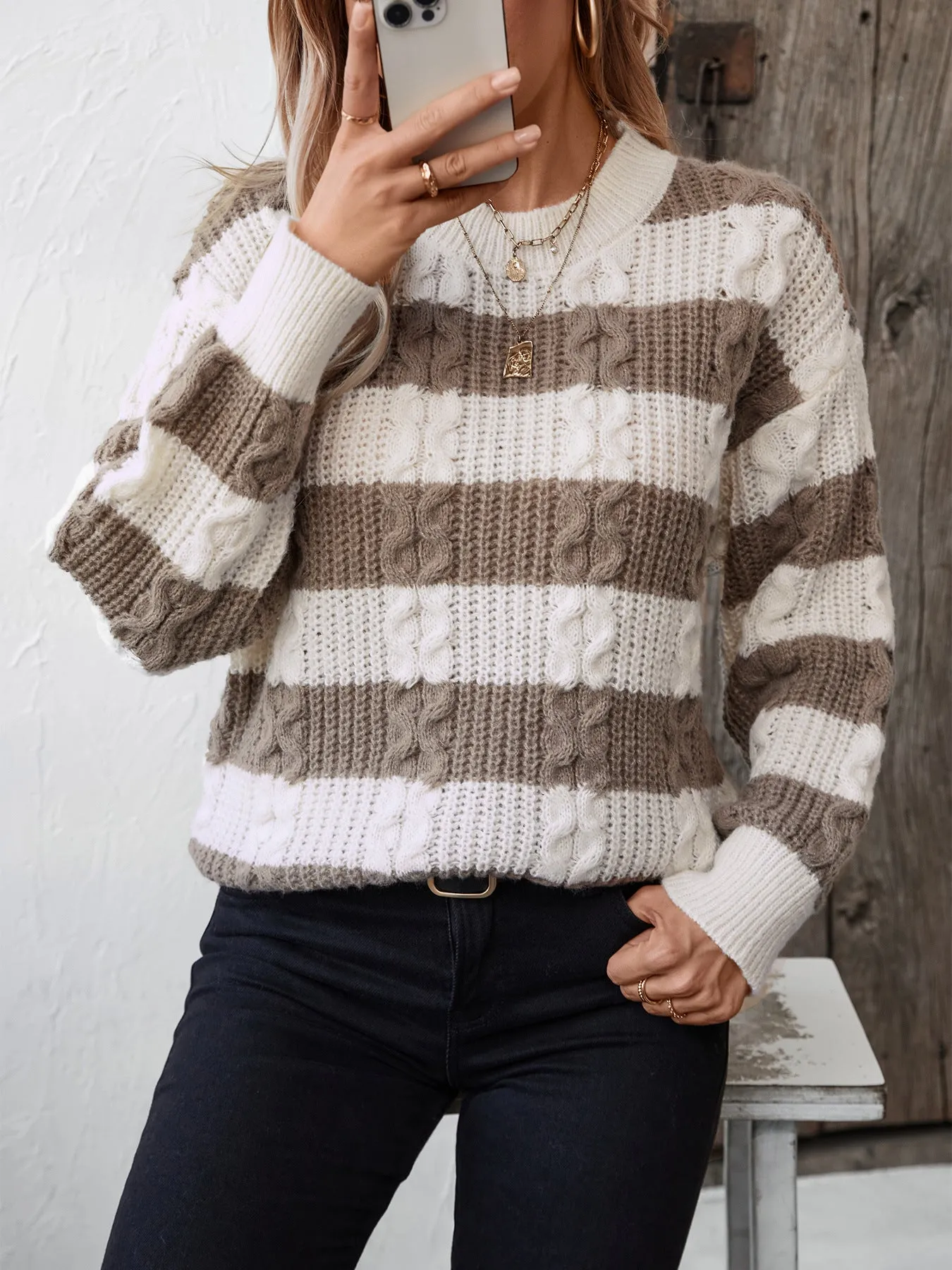 Color-Blocked Relaxed-Fit Jumper Perfect for Everyday Wear