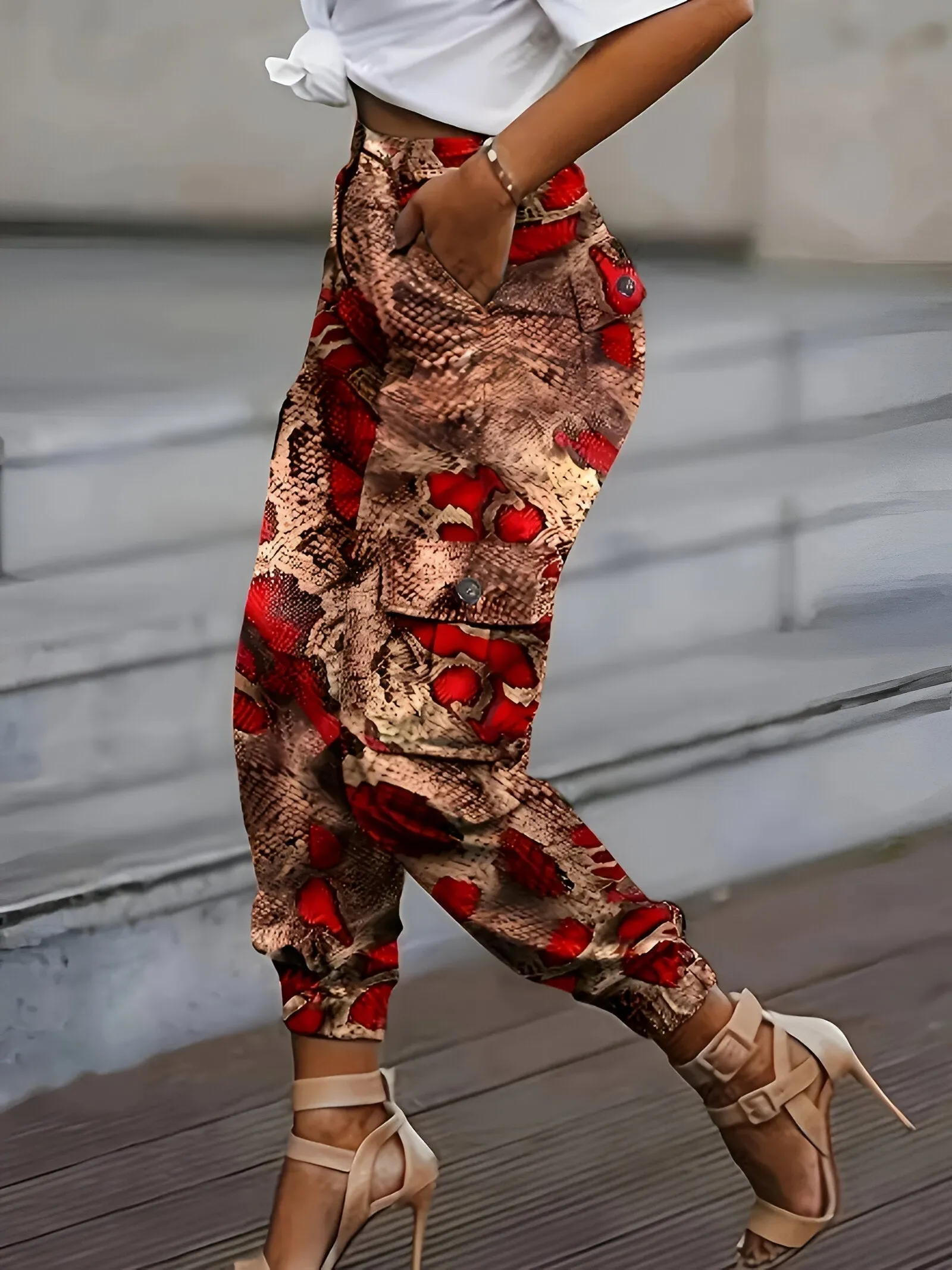 Damiana | Chic jogging pants with snake print and high waistband