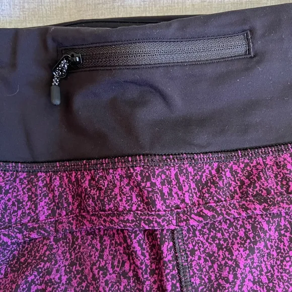 EUC Lululemon Run Times Short (4&quot;) in Circuit Aurora Black / Black