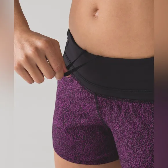 EUC Lululemon Run Times Short (4&quot;) in Circuit Aurora Black / Black