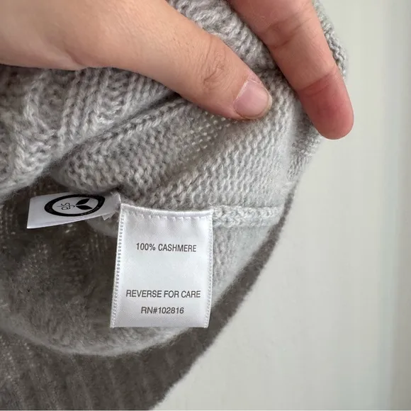 Garnett Hill Cable Cashmere Sweater Vest greySize XS