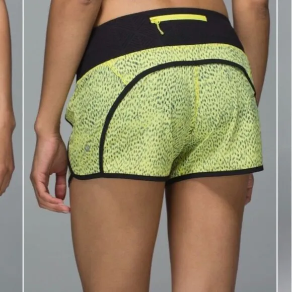 Lululemon Run Times Short *4-way Stretch Dottie Dash Clarity Yellow Black / Blk