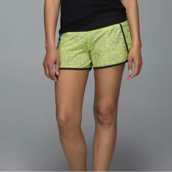 Lululemon Run Times Short *4-way Stretch Dottie Dash Clarity Yellow Black / Blk