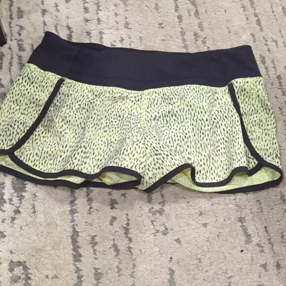 Lululemon Run Times Short *4-way Stretch Dottie Dash Clarity Yellow Black / Blk