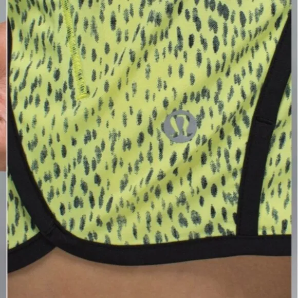 Lululemon Run Times Short *4-way Stretch Dottie Dash Clarity Yellow Black / Blk