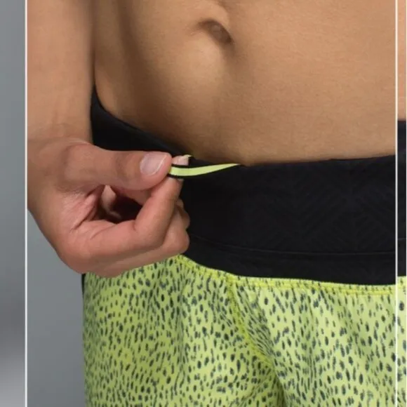 Lululemon Run Times Short *4-way Stretch Dottie Dash Clarity Yellow Black / Blk