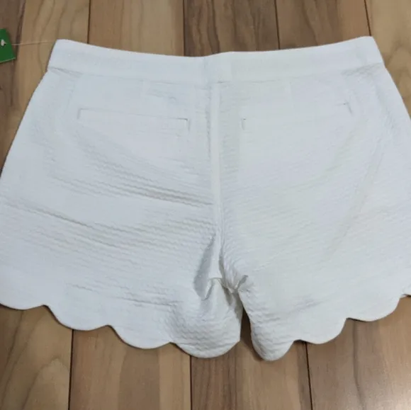 NWT! Lilly Pulitzer Buttercup Shorts Resort White Size 4