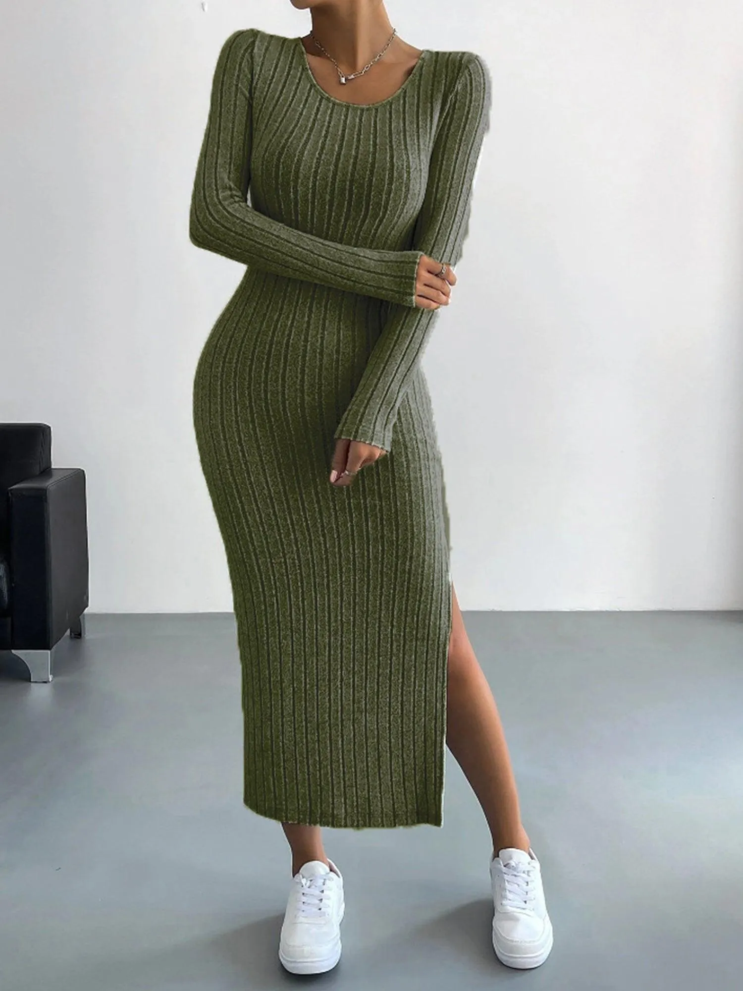 Robe pull fendue serrée de couleur unie