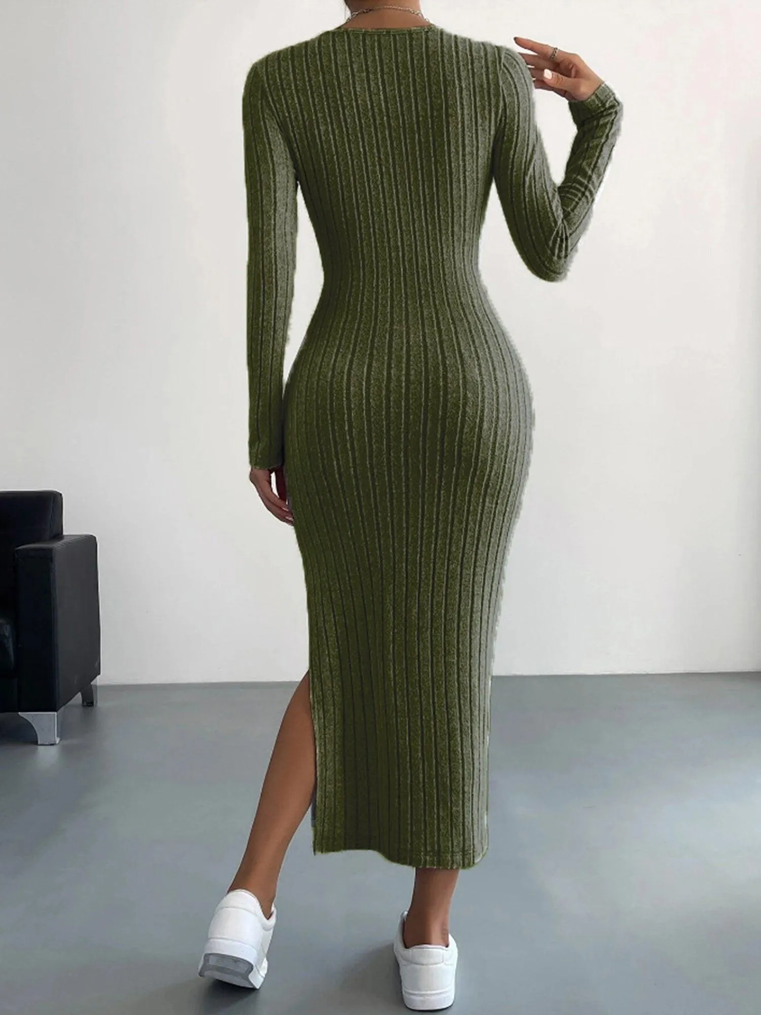 Robe pull fendue serrée de couleur unie