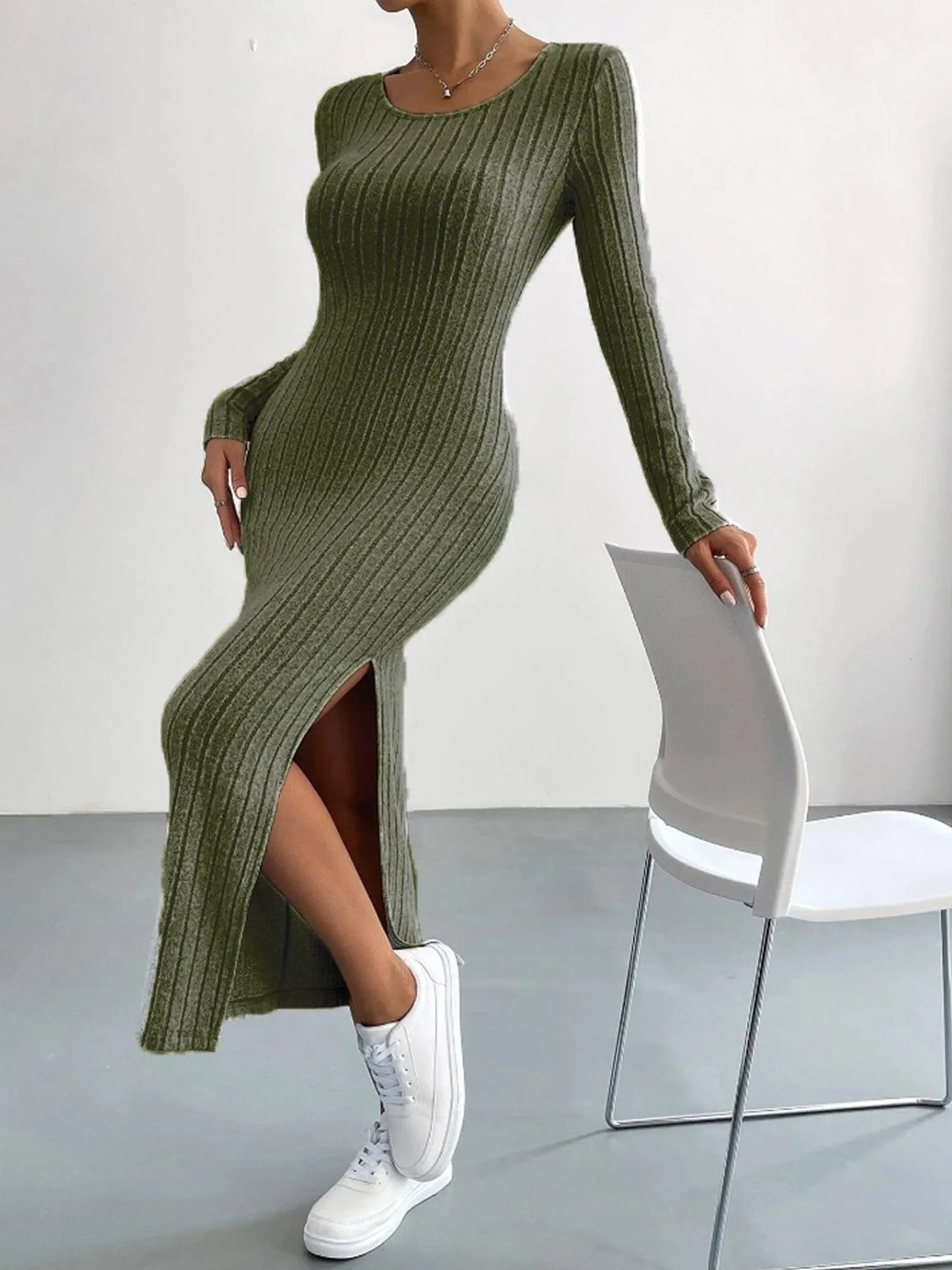Robe pull fendue serrée de couleur unie