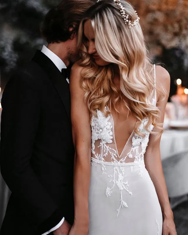 Sexy Deep V-neck Mermaid Tulle Lace Simple Wedding Dresses. WDS0097