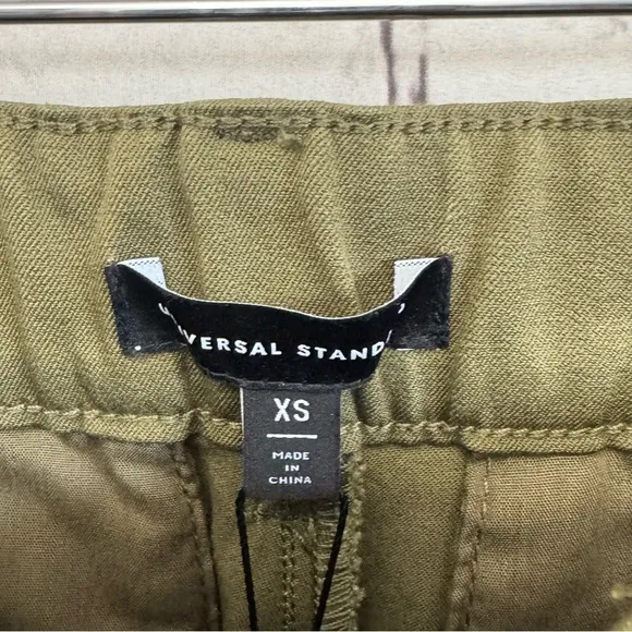 Universal Standard Casual Stretch Twill Shorts in Ivy Size XS (10-12 waist size)