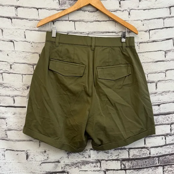 Universal Standard Casual Stretch Twill Shorts in Ivy Size XS (10-12 waist size)