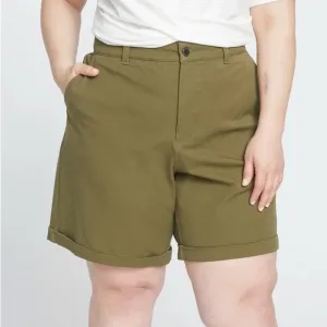 Universal Standard Casual Stretch Twill Shorts in Ivy Size XS (10-12 waist size)