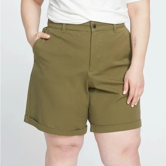 Universal Standard Casual Stretch Twill Shorts in Ivy Size XS (10-12 waist size)