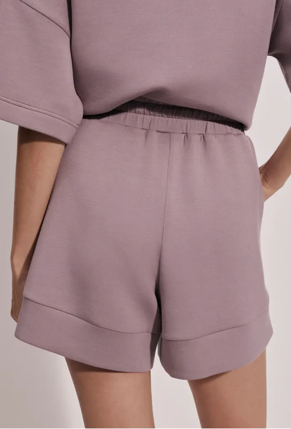 Varley | Atrium High Rise Short 4.5" {Quail}