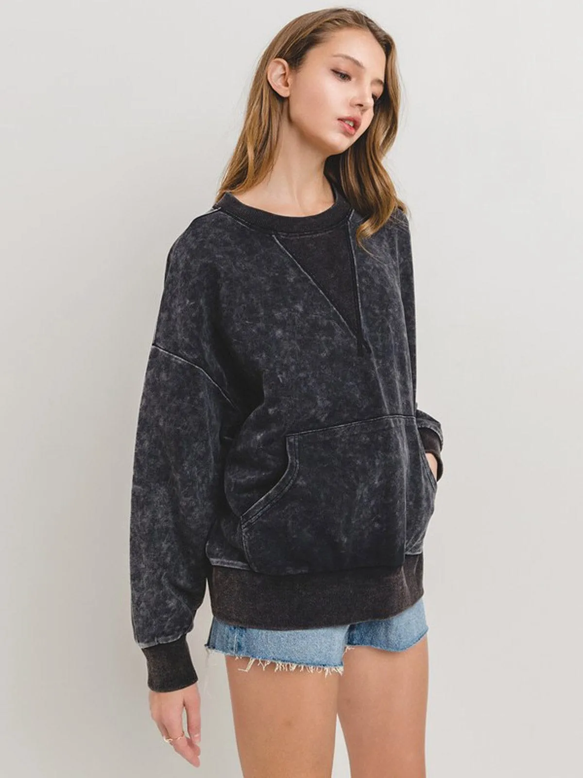 WOMEN'S LONG SLEEVE FRONT POCKET WASHED PULLOVER SWEATER